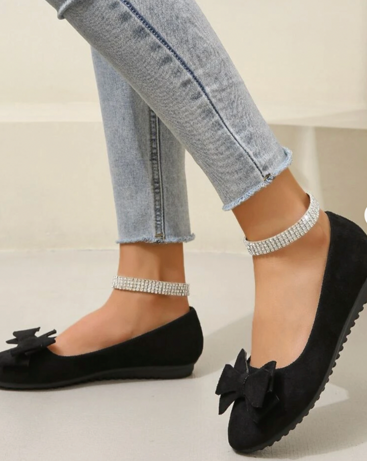 Amalyn - Klasyczne Płaskie Buty z Pikowanym Kokardą