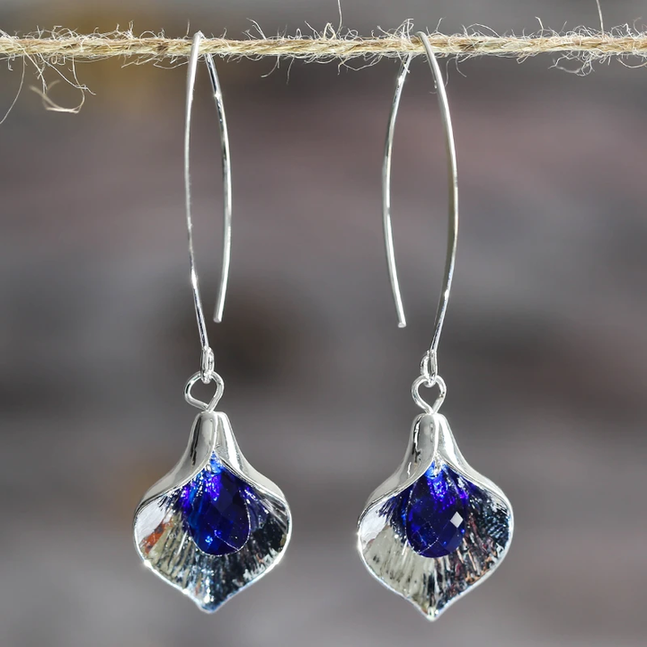 Blaue Steinohrhänger aus Silber