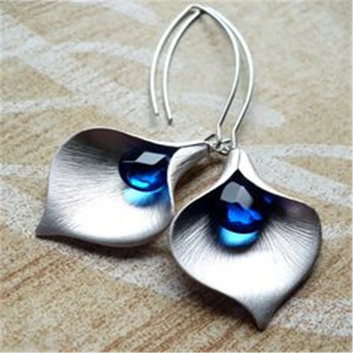 Blaue Steinohrhänger aus Silber